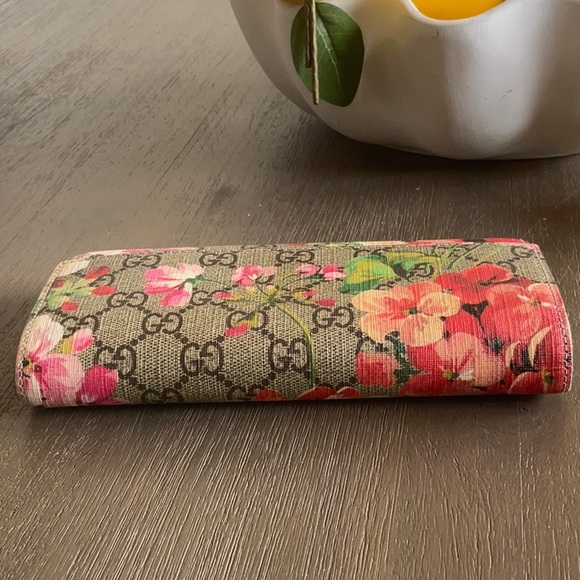 Gucci Blooms Print Continental Wallet - Picture 7 of 11